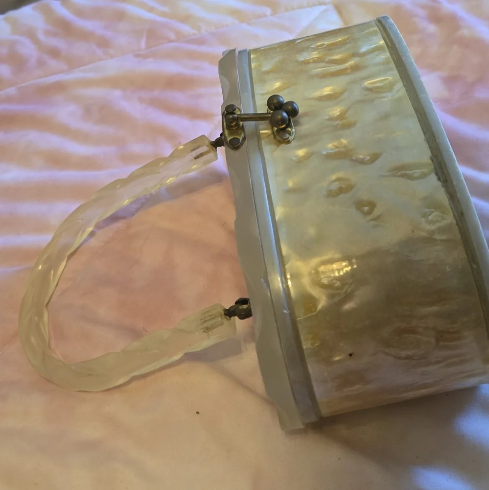 VINTAGE, CREAM, WILARDY LUCITE PURS, MID CENTURY ,VERY RARE. - Picture 4 of 6